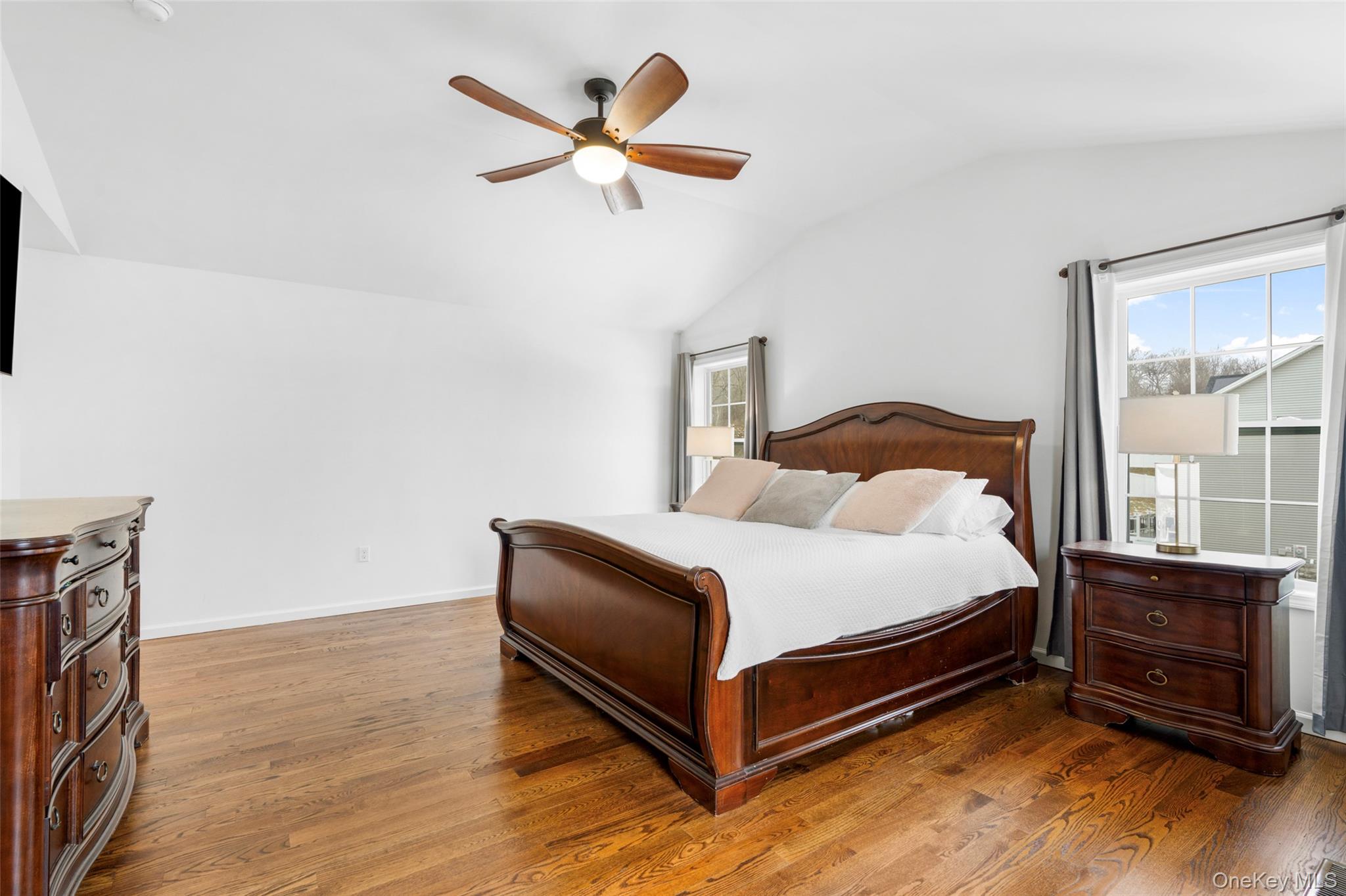 Washingtonville, New York 10992, United States, 4 Bedrooms Bedrooms, ,3 BathroomsBathrooms,Residential,Active,233945