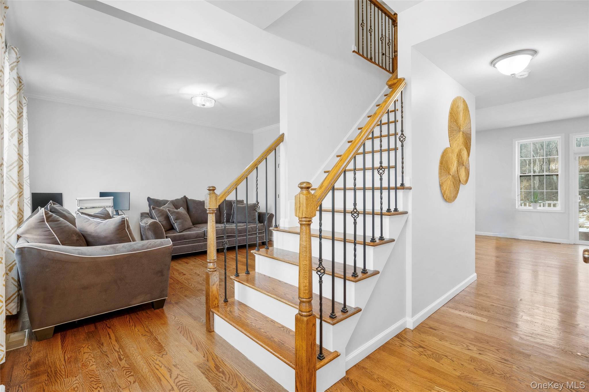 Washingtonville, New York 10992, United States, 4 Bedrooms Bedrooms, ,3 BathroomsBathrooms,Residential,Active,233945