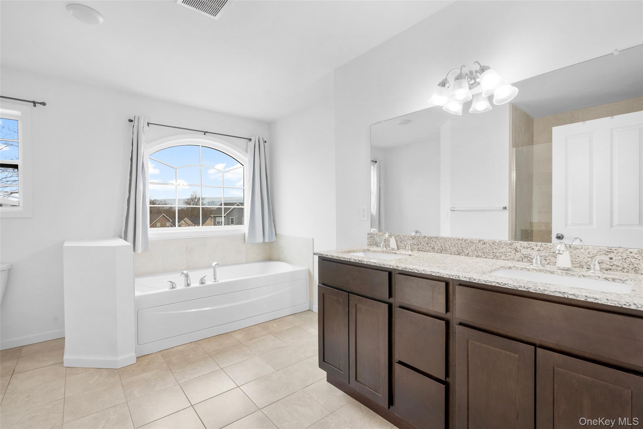 Washingtonville, New York 10992, United States, 4 Bedrooms Bedrooms, ,3 BathroomsBathrooms,Residential,Active,233945