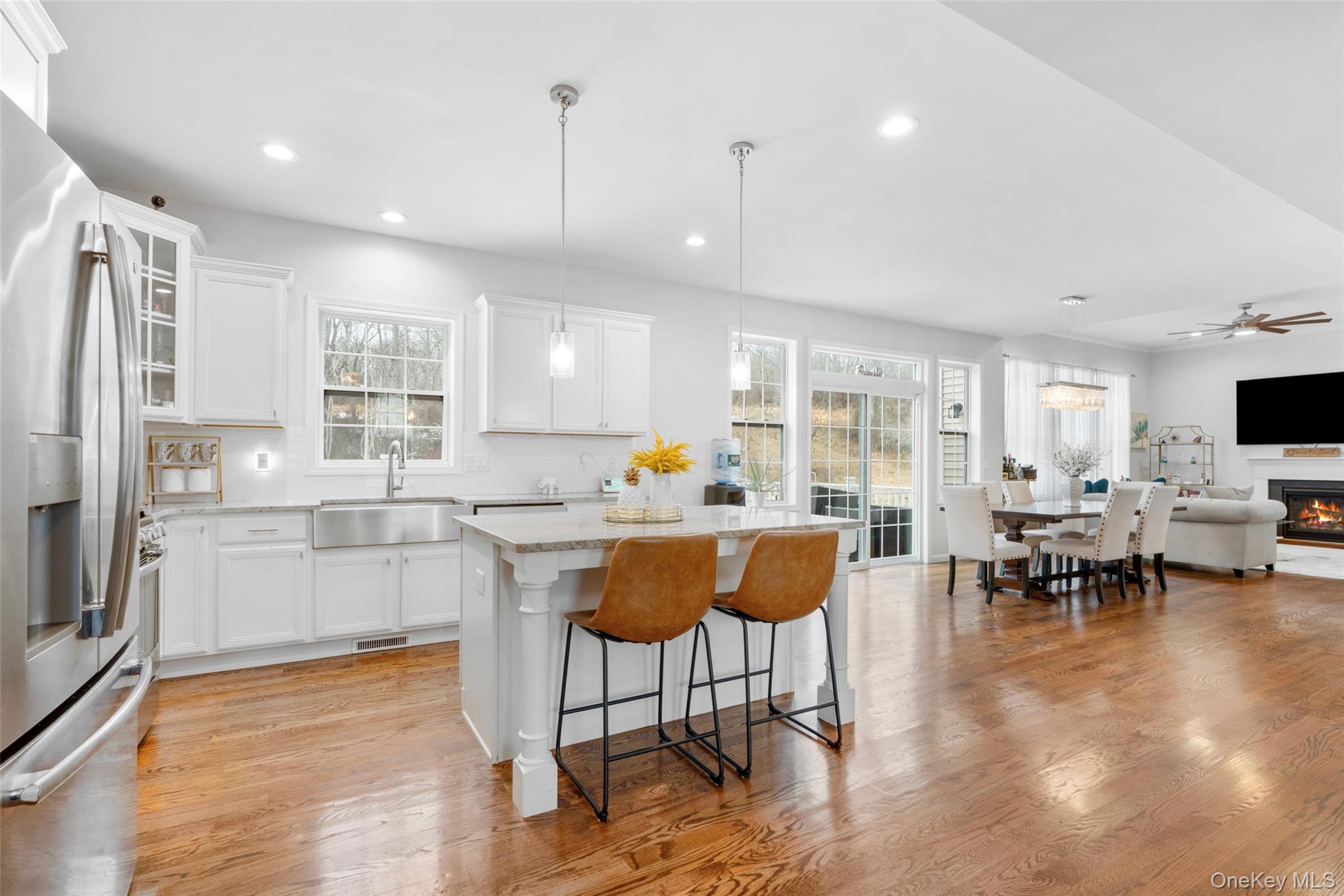 Washingtonville, New York 10992, United States, 4 Bedrooms Bedrooms, ,3 BathroomsBathrooms,Residential,Active,233945