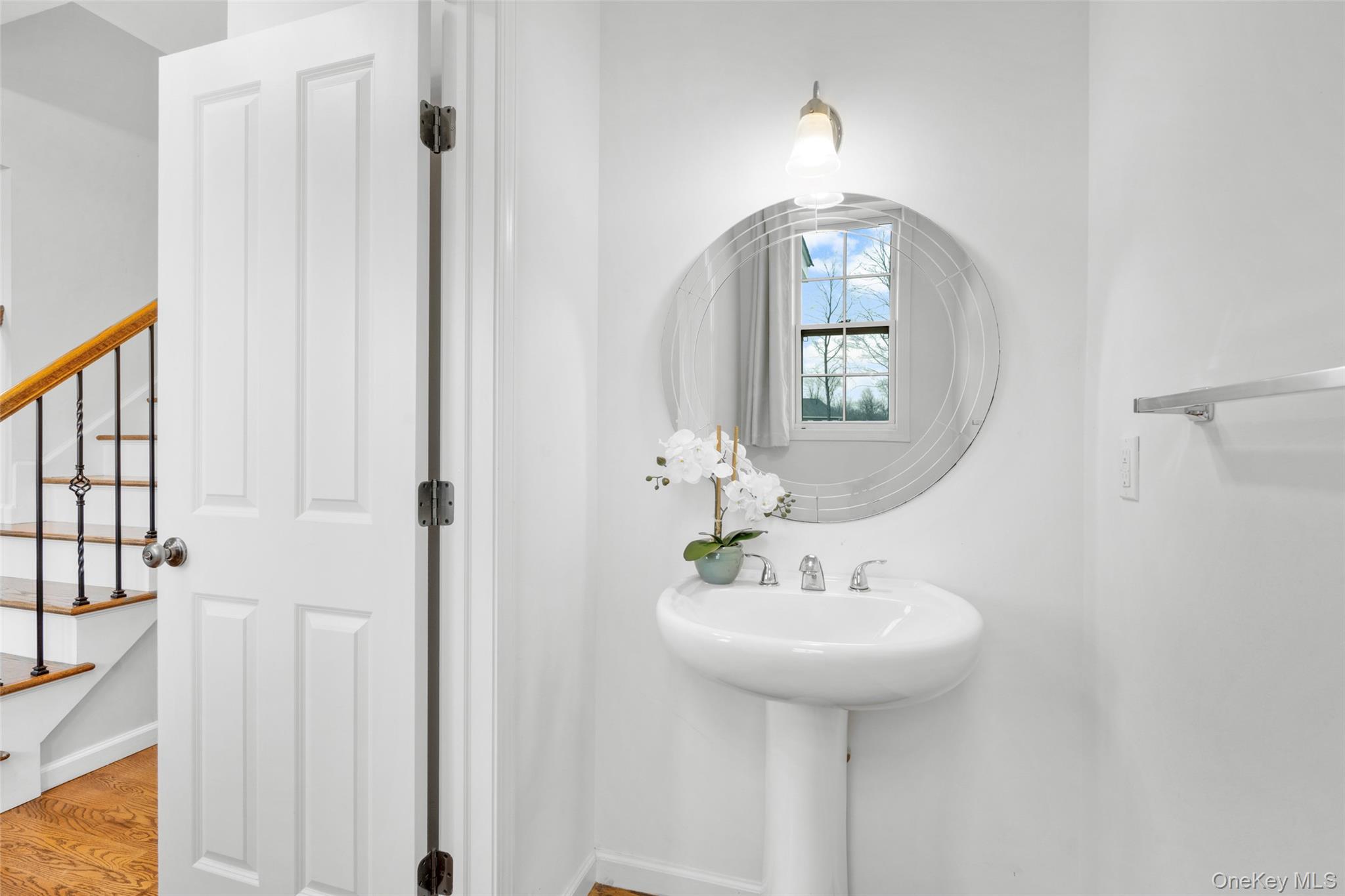 Washingtonville, New York 10992, United States, 4 Bedrooms Bedrooms, ,3 BathroomsBathrooms,Residential,Active,233945