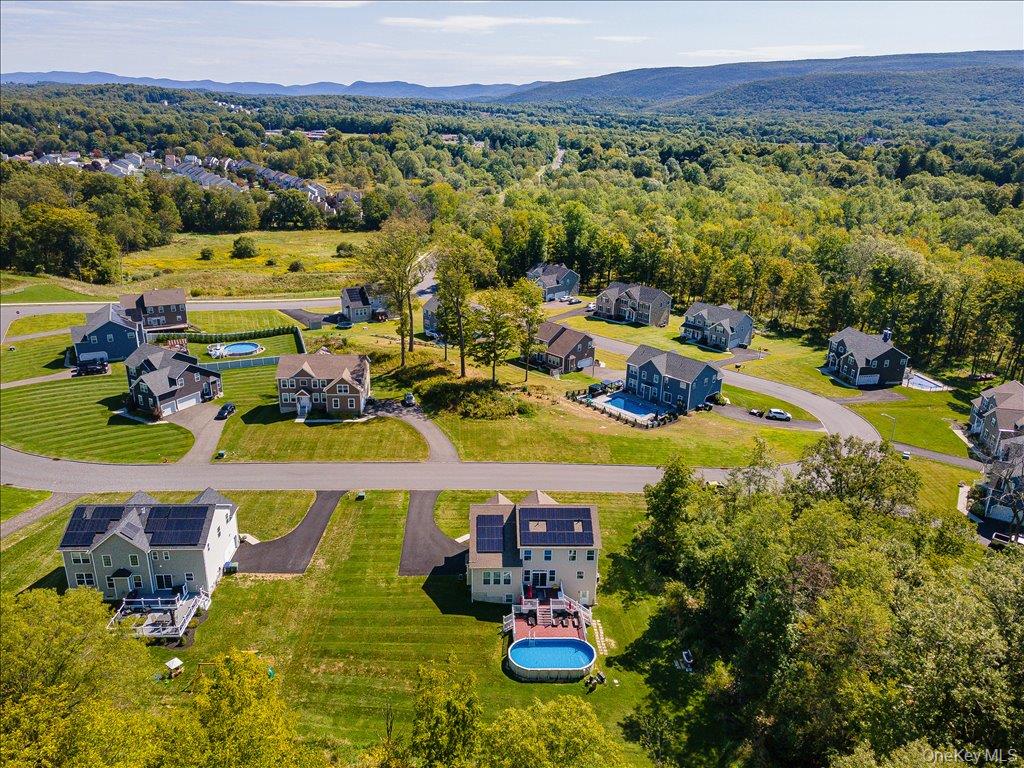 Washingtonville, New York 10992, United States, 4 Bedrooms Bedrooms, ,3 BathroomsBathrooms,Residential,Active,233945