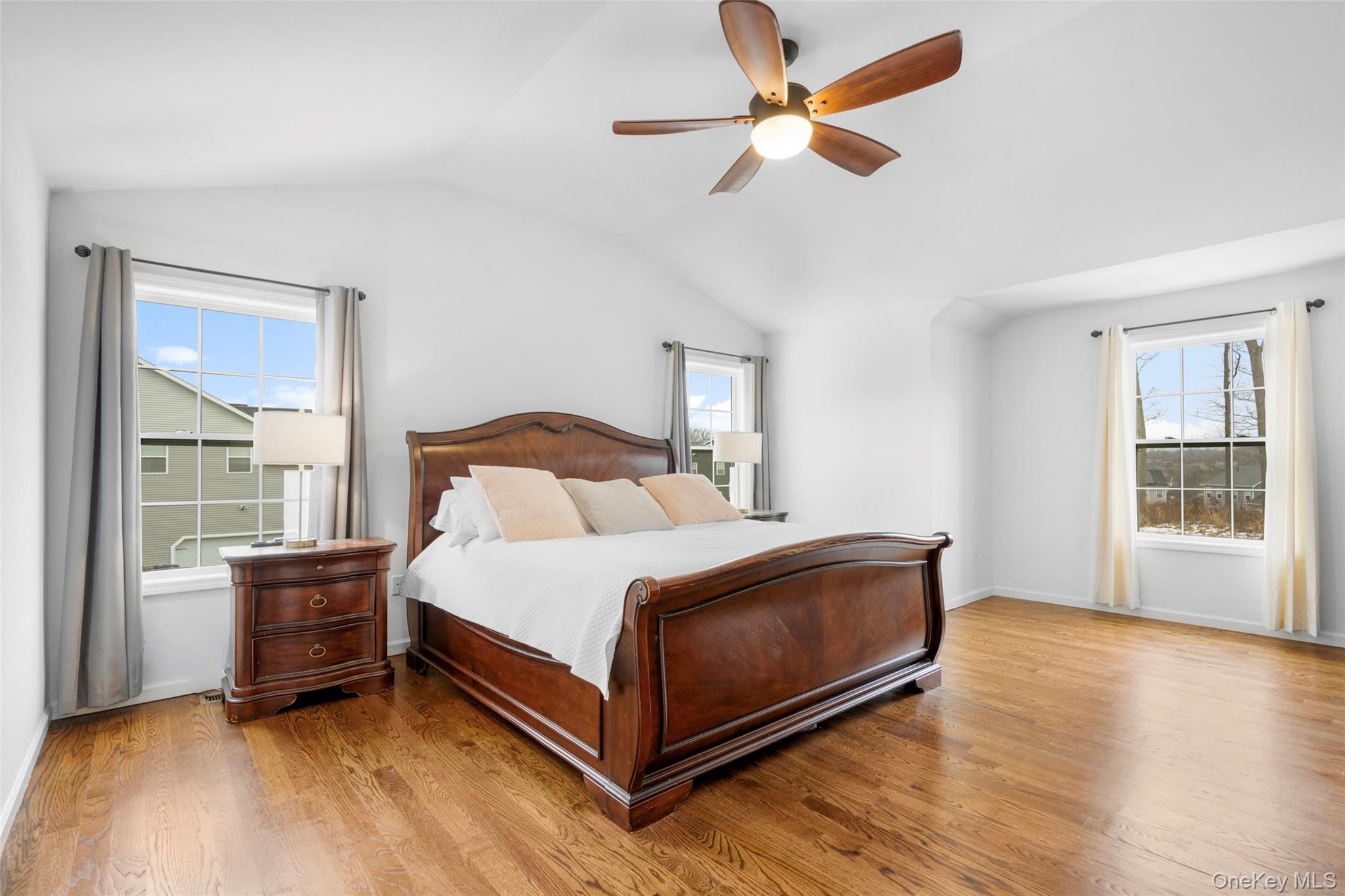 Washingtonville, New York 10992, United States, 4 Bedrooms Bedrooms, ,3 BathroomsBathrooms,Residential,Active,233945