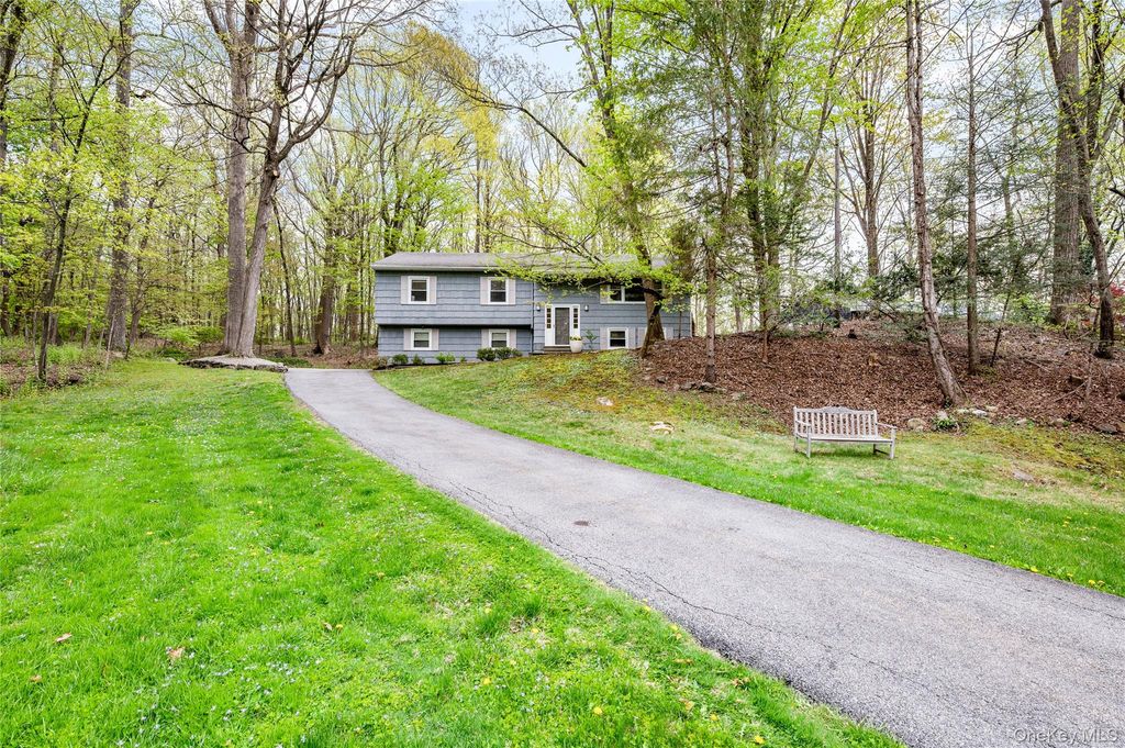 Photo of 12 Westview Drive, Katonah, NY 10536 (MLS # 971774)