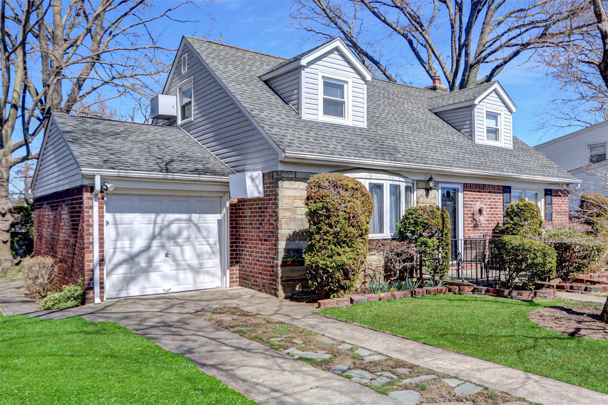 142 Aster Drive, New Hyde Park, New York image 4