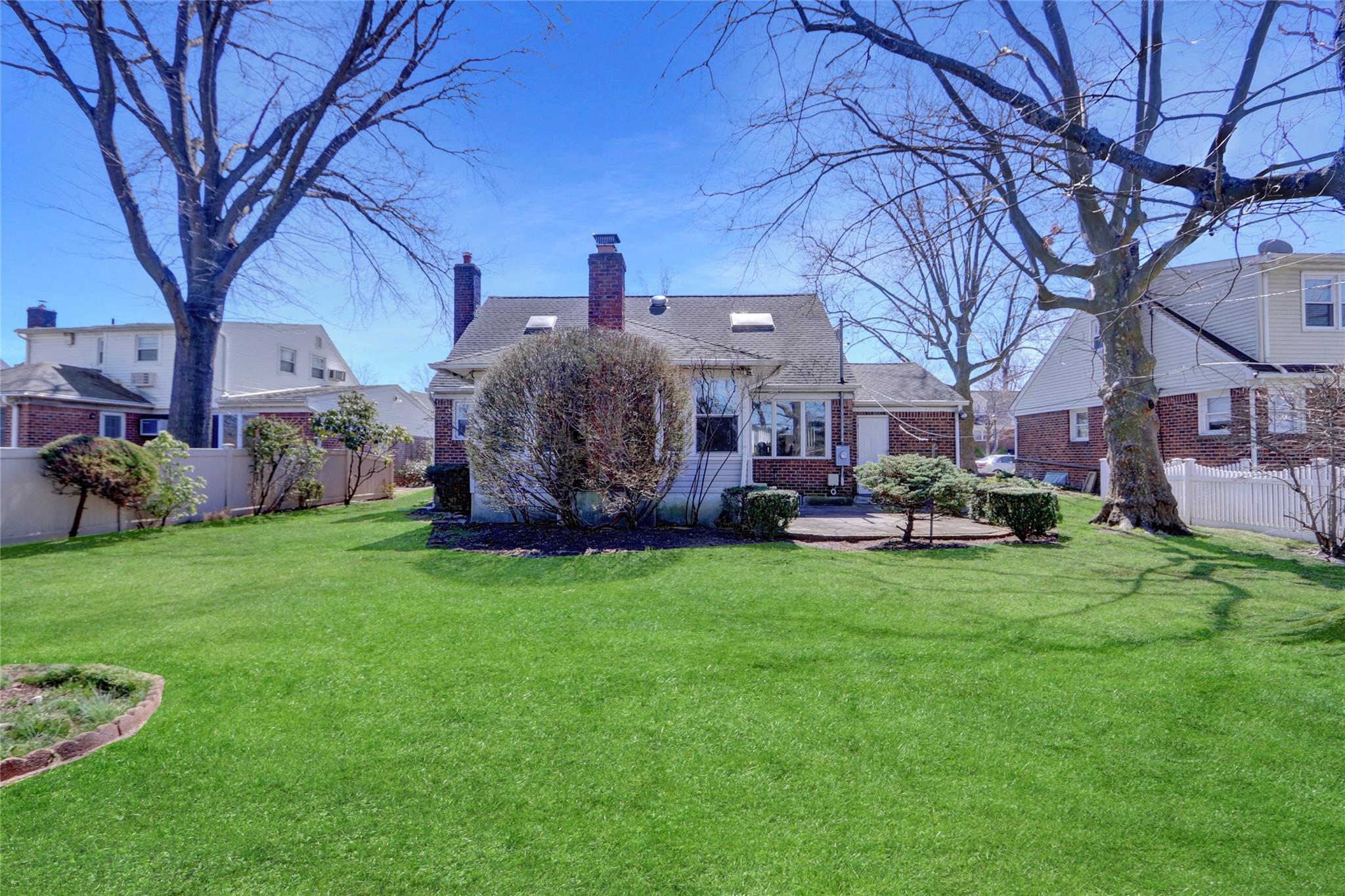 142 Aster Drive, New Hyde Park, New York image 25