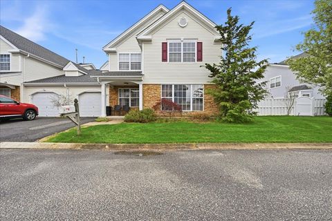 Homes For Sale - 10 Casey Lane<br/> Suffolk County, Middle Island, NY 11953
