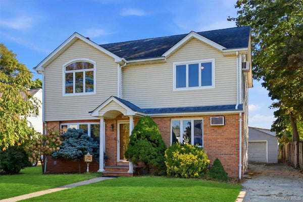 2093 BERGEN ST, BELLMORE, NY 11710 - Image ad007429c79fa1dc94cf23f11e2c319f/3207305520