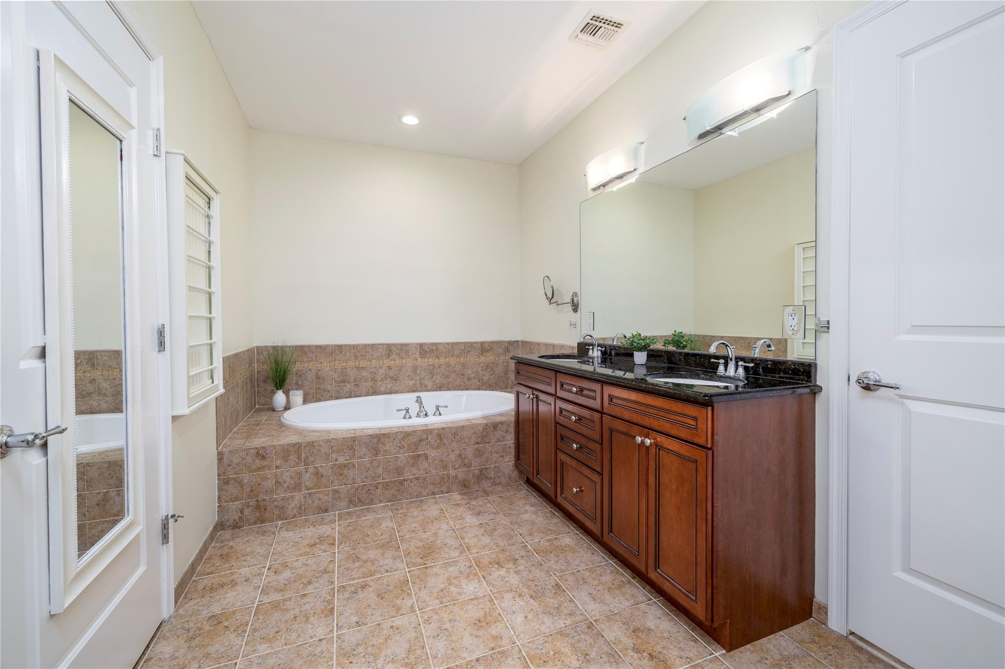 77 Maple Avenue #303, Rockville Centre, New York image 16