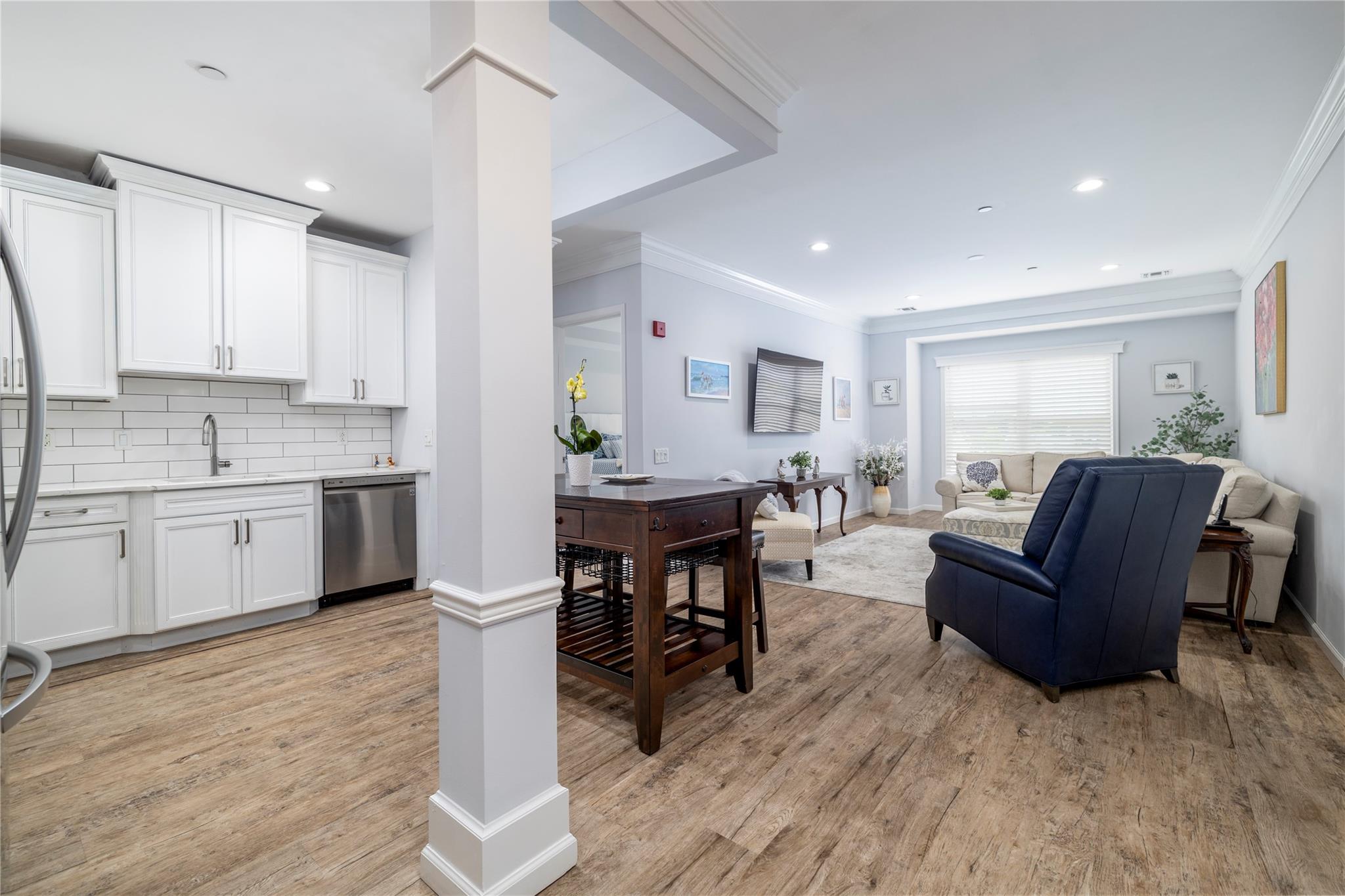 77 Maple Avenue #303, Rockville Centre, New York image 3