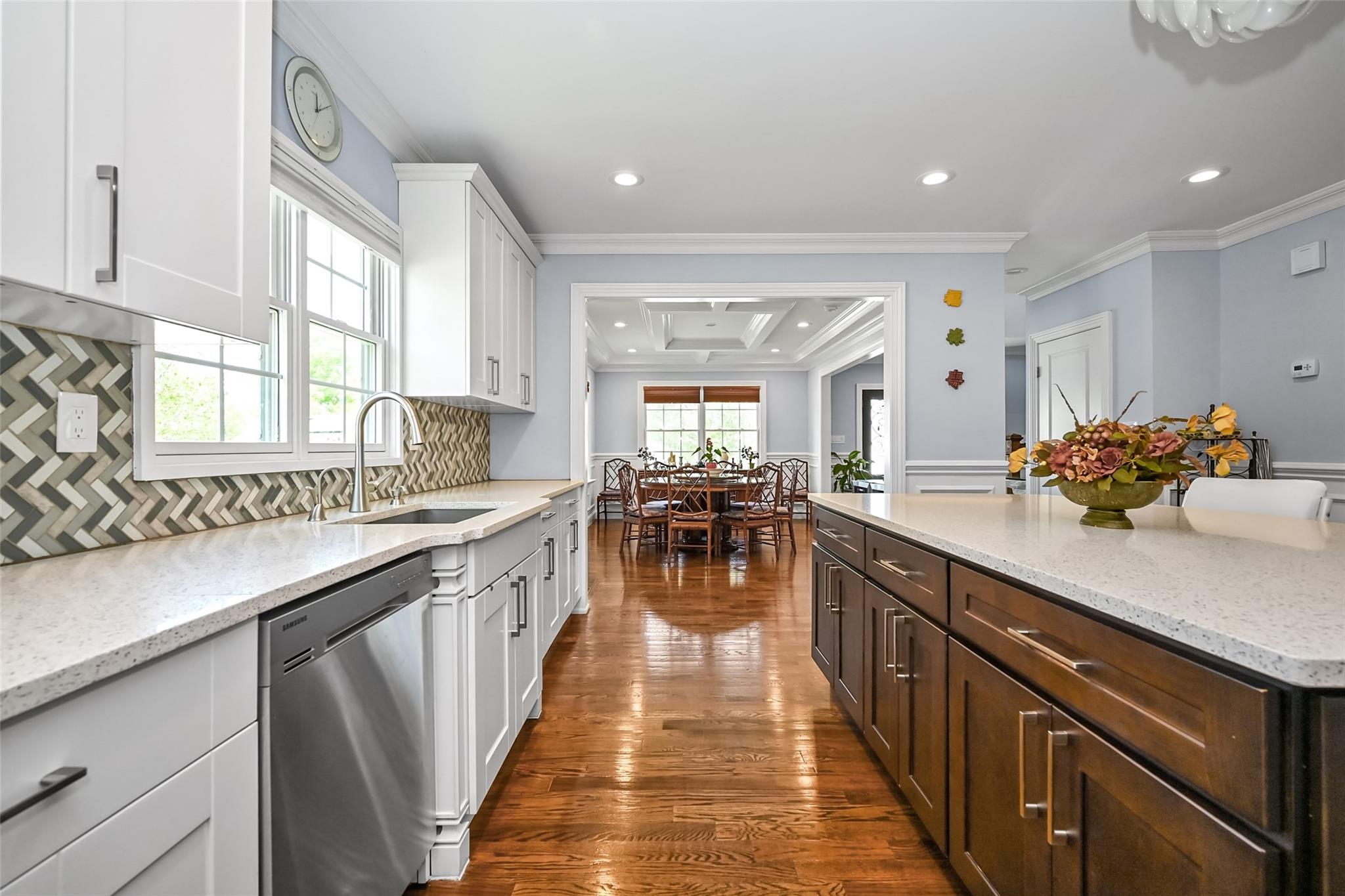 11 Knickerbocker Road, Plainview, New York image 6