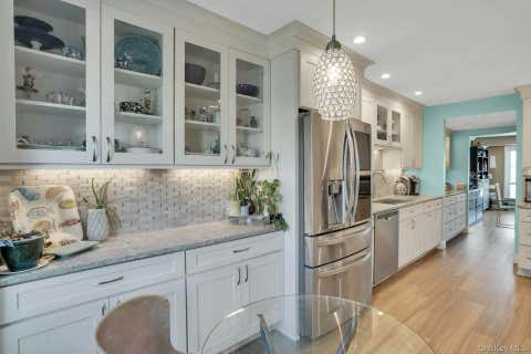 Condo For Sale - 188 Pond View Lane<br/> Smithtown, NY 11787
