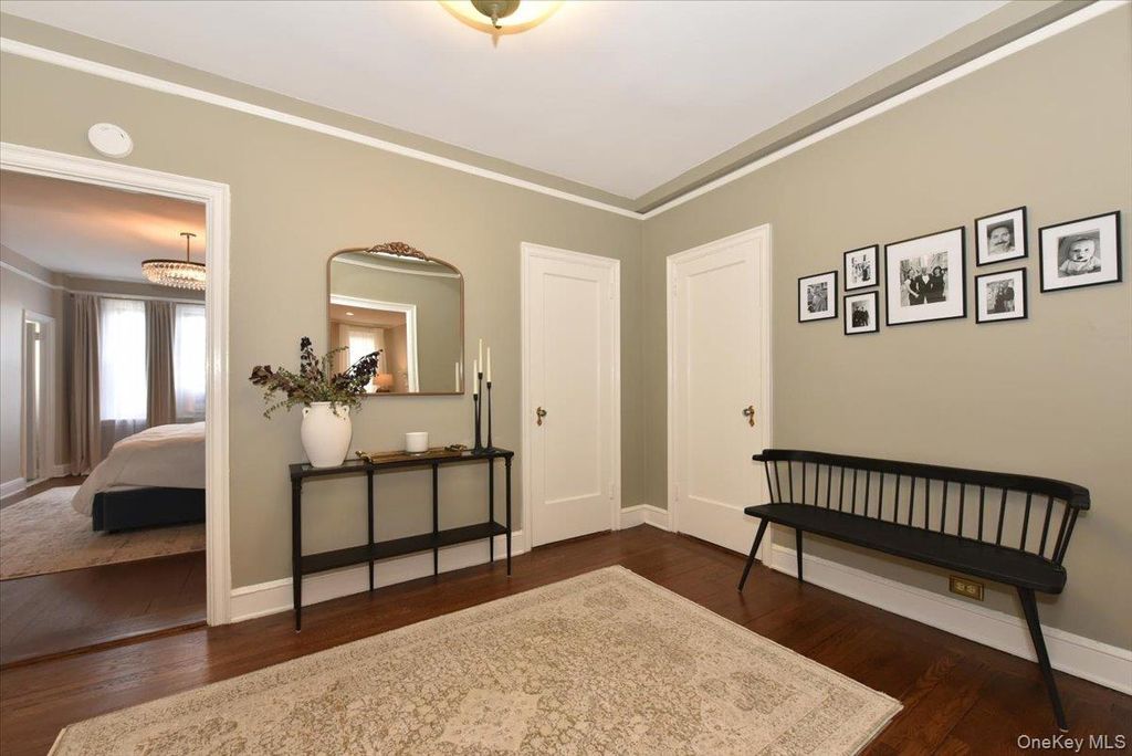 Photo of 8 BARSTOW Rd #6-D, Great Neck, NY 11021 (MLS # 943994)