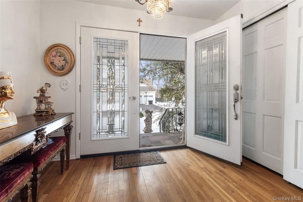 Photo of 20 Old Farm Road, Scarsdale, NY 10583 (MLS # 958299)