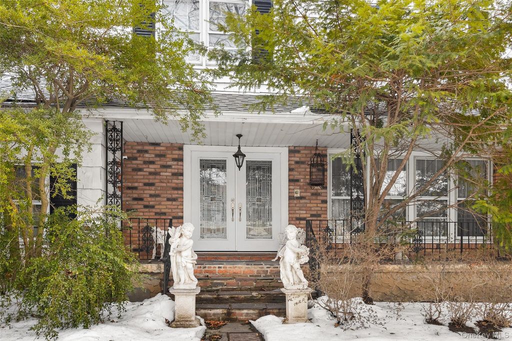 Photo of 20 Old Farm Road, Scarsdale, NY 10583 (MLS # 958299)