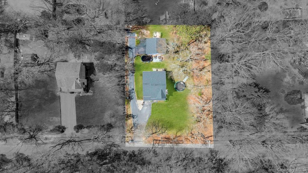 Photo of 343 Oak Avenue, Riverhead, NY 11901 (MLS # 992190)