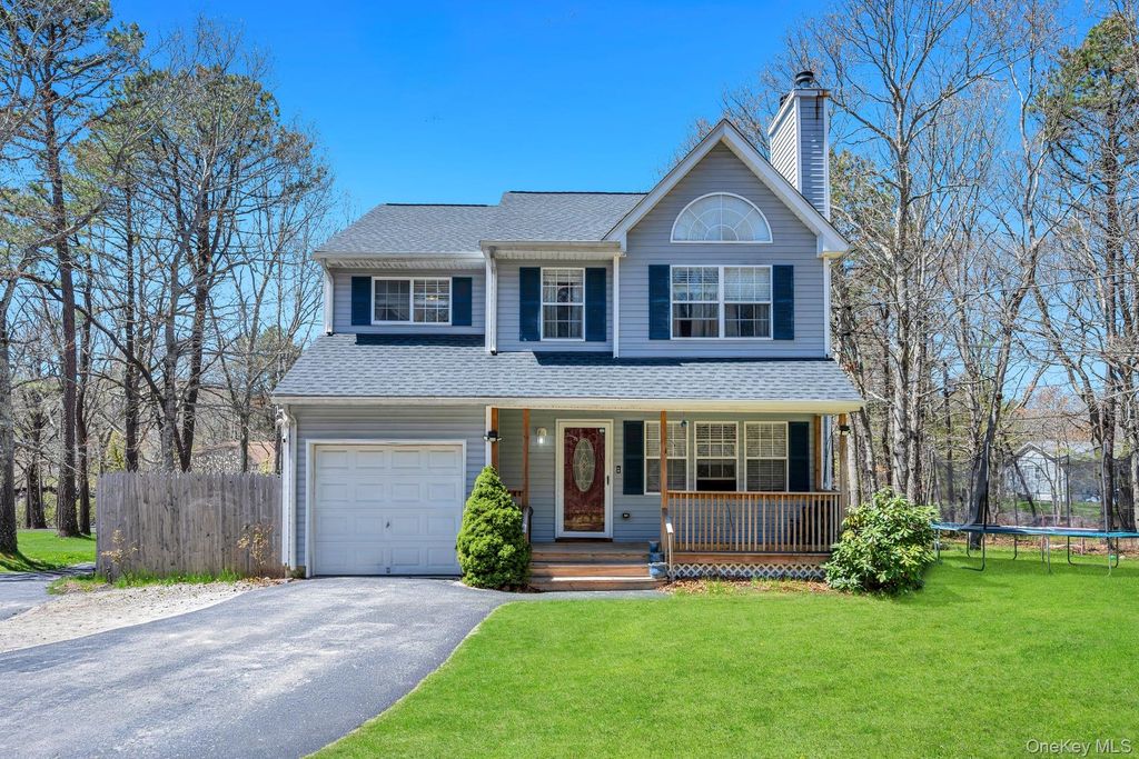 Photo of 343 Oak Avenue, Riverhead, NY 11901 (MLS # 992190)