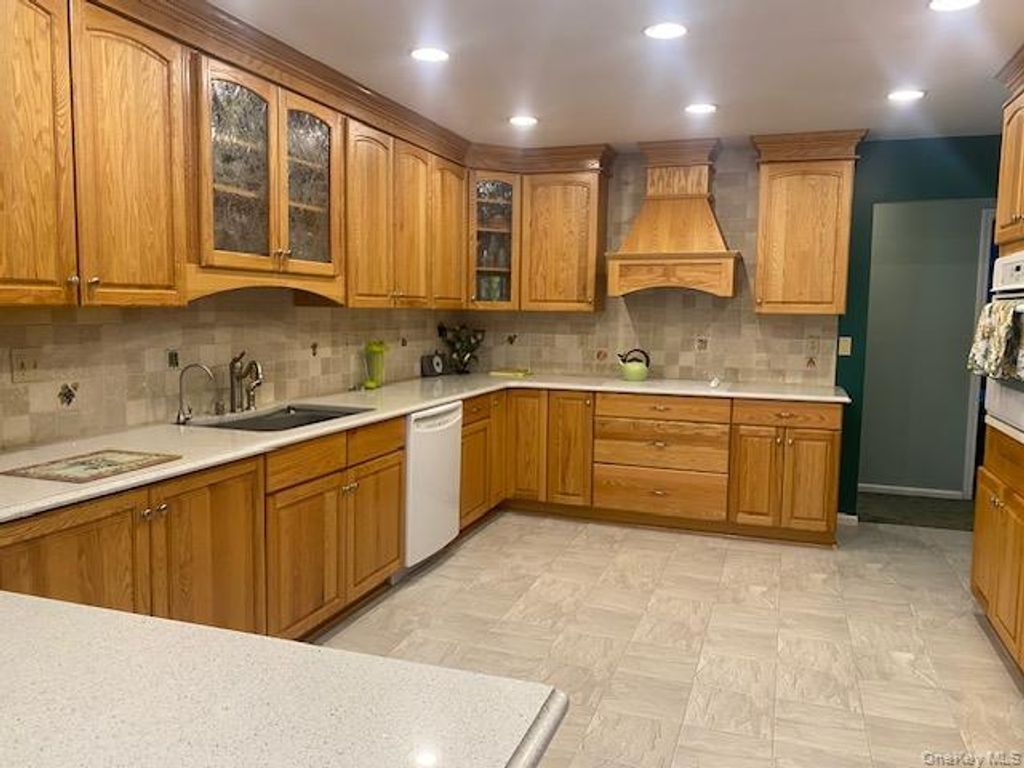 Photo of 13 Edna Drive Dr, Hyde Park, NY 12538 (MLS # 945804)