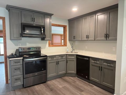 Homes For Rent - 218 Bayview Drive Dr<br/> Suffolk County, Mastic Beach, NY 11951