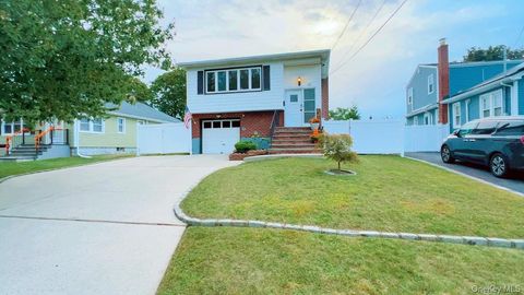 Photo of 12 Terrace View Road, Farmingdale, NY 11735 (MLS # 919871)