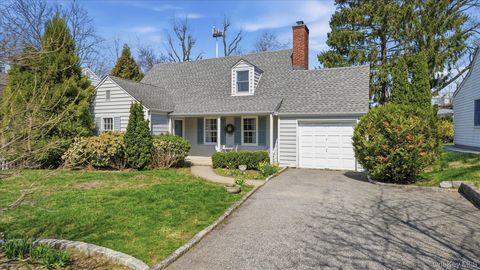 Photo of 6 Derby Road, Port Washington, NY 11050 (MLS # 983937)