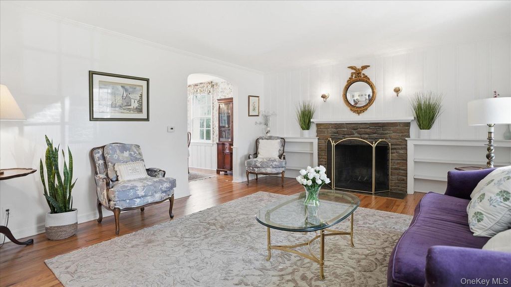 Photo of 6 Derby Road, Port Washington, NY 11050 (MLS # 983937)