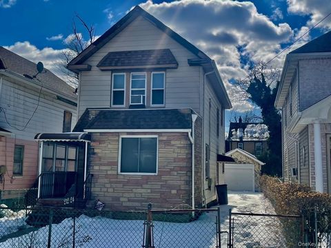 Photo of 212-24 112 Road, Queens Village, NY 11429 (MLS # 961260)