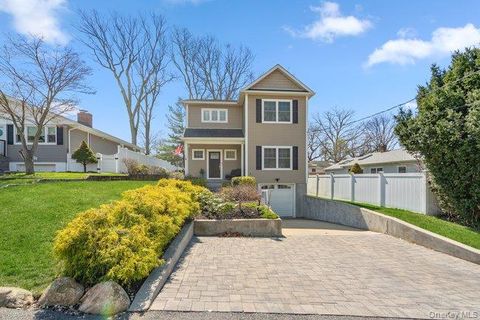 4 Knollwood Avenue Bayville NY 11709