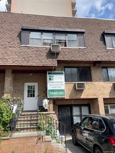 143-27 Roosevelt Avenue Flushing NY 11354
