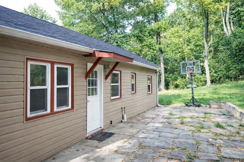 Photo of 1 Crestwood Trail, Monroe, NY 10950 (MLS # 945985)