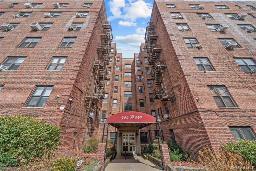 Photo of 445 W 240th Street #5N, Bronx, NY 10463 (MLS # 974784)