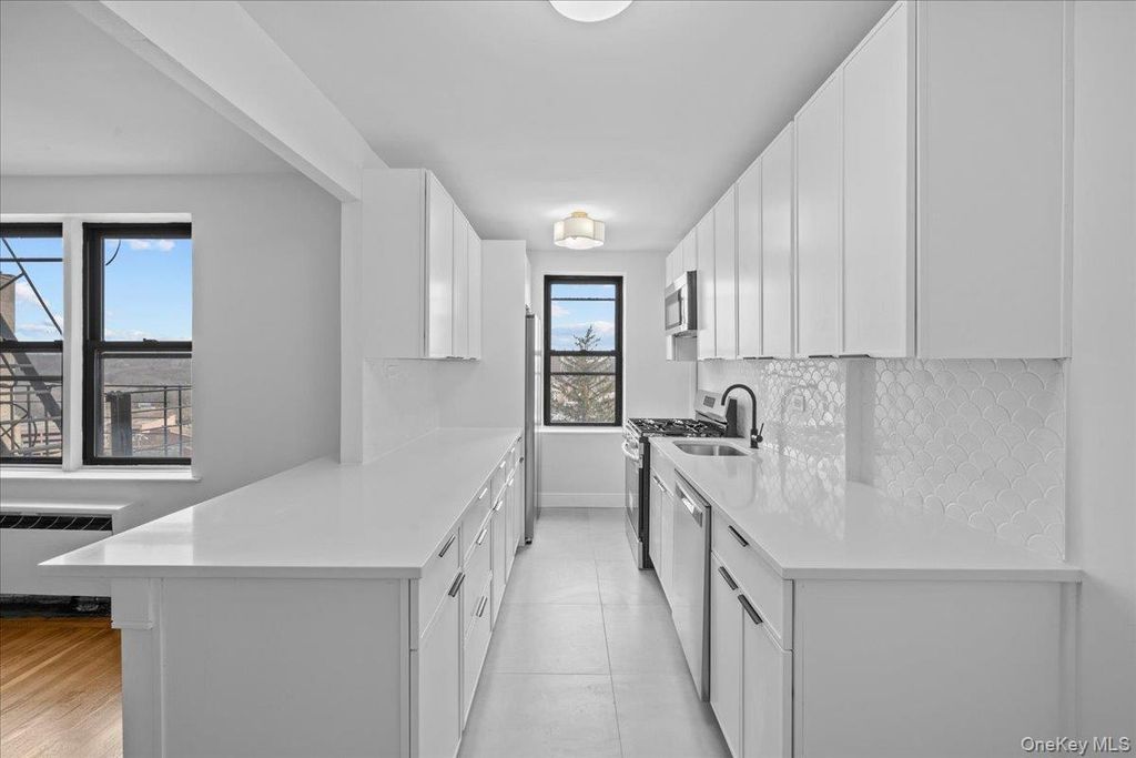 Photo of 445 W 240th Street #5N, Bronx, NY 10463 (MLS # 974784)
