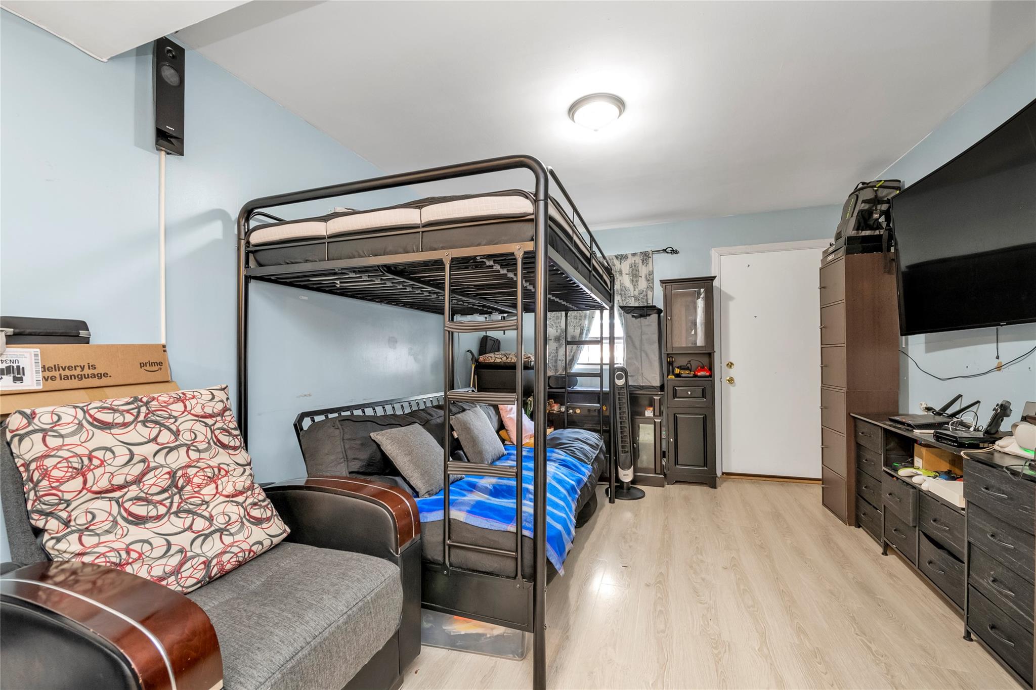 1869 Lafayette Avenue 8B