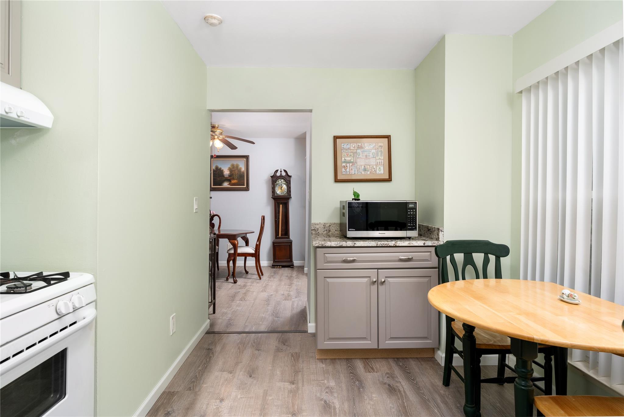 13 Beech Ct #13, Selden, New York image 9