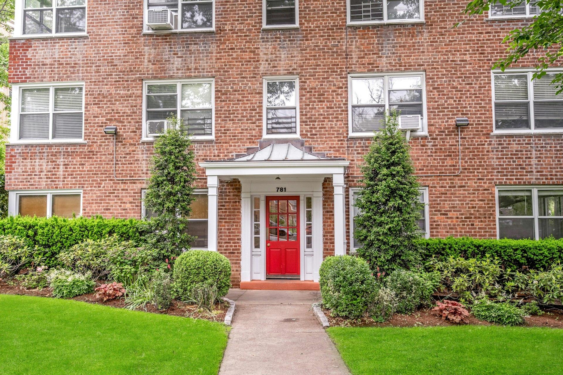 781 Palmer Road #2F, Bronxville, New York image 2