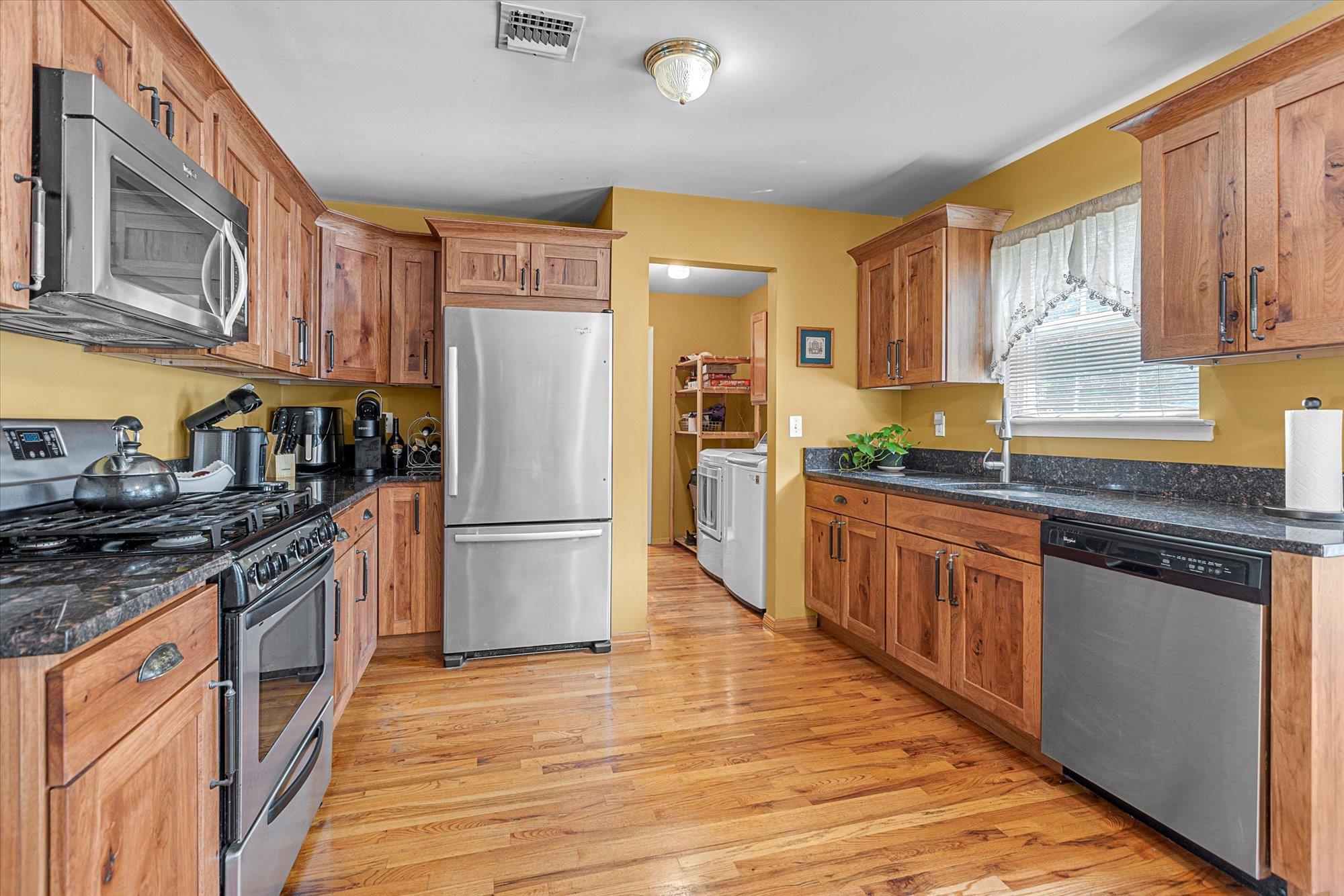 176 Cranberry Court, Melville, Ohio image 8