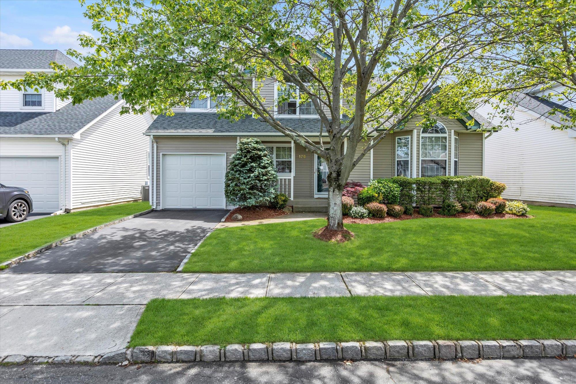 176 Cranberry Court, Melville, Ohio image 1