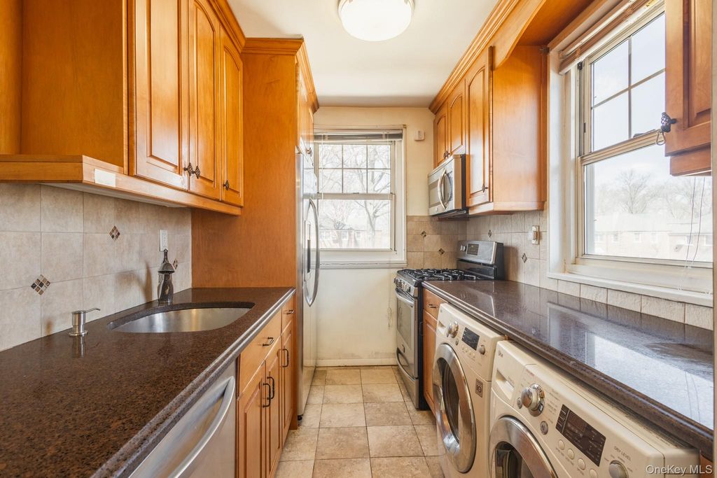 Photo of 61-28 255th St #1016, Little Neck, NY 11362 (MLS # 977796)