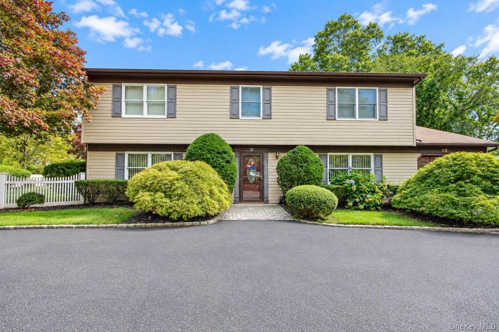Photo of 10 Marblestone LN, South Setauket, NY 11720 (MLS # 1057730)