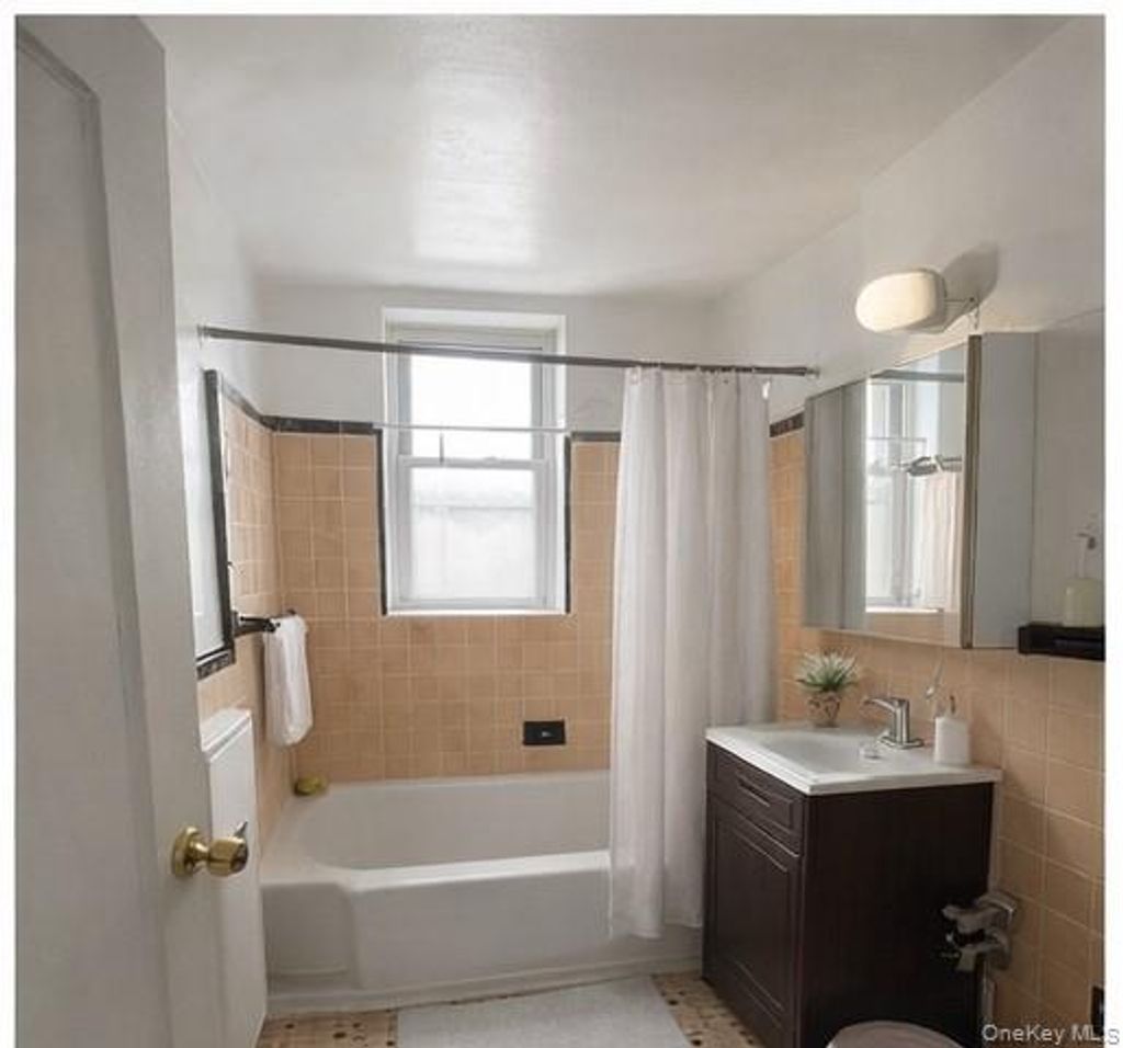 Photo of 14444 41st Avenue #6, Flushing, NY 11355 (MLS # 978084)