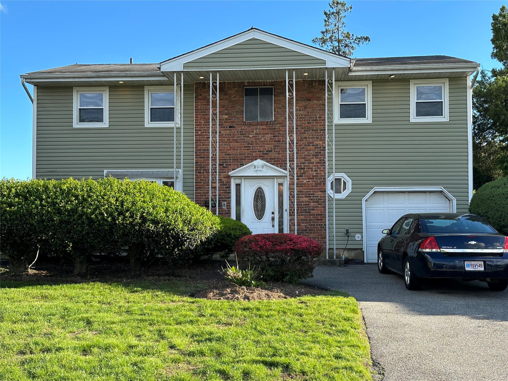 20 Sunshine Lane, Amityville, New York image 1