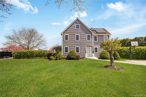 Photo of 56 Arrowhead Avenue, Riverhead, NY 11901 (MLS # 992650)
