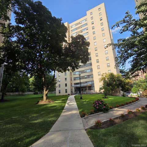 Photo of 6 Fordham Hill Oval #8H, Bronx, NY 10468 (MLS # 1030061)