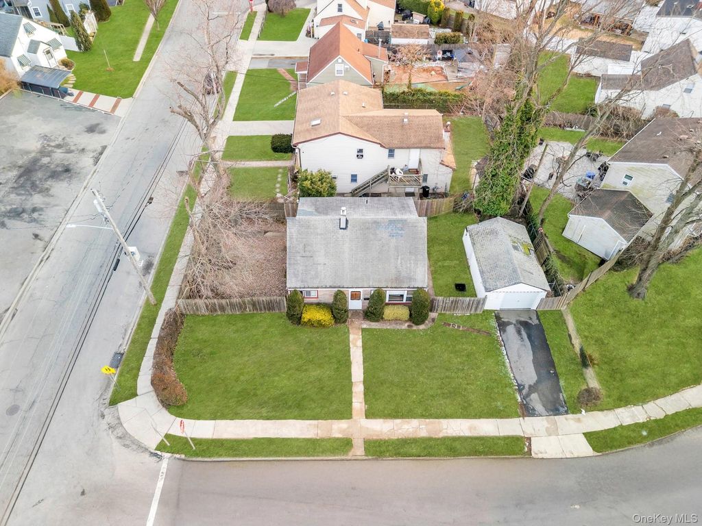 Photo of 2528 Marshall Avenue, Bellmore, NY 11710 (MLS # 961232)