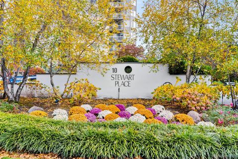 Photo of 10 Stewart Place #2DW, White Plains, NY 10603 (MLS # 929459)