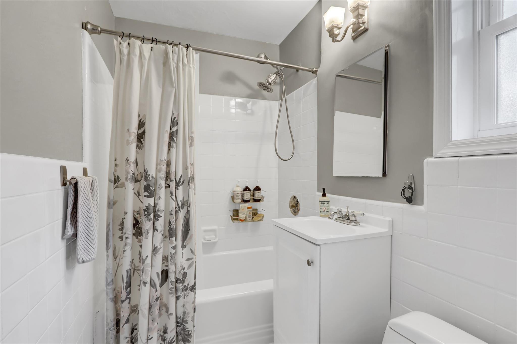 22408 Kingsbury Avenue #B, Bayside, New York image 13