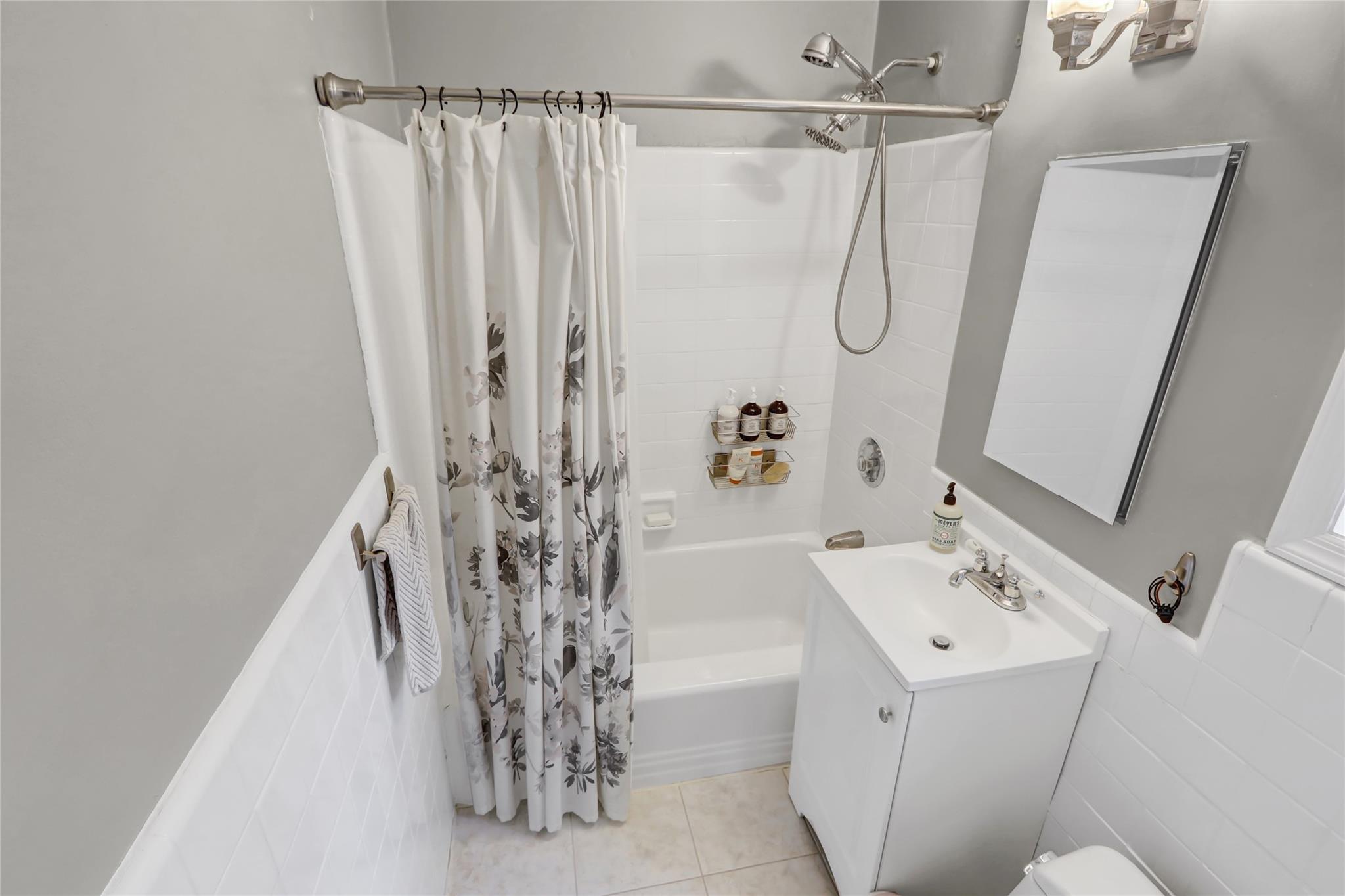 22408 Kingsbury Avenue #B, Bayside, New York image 14