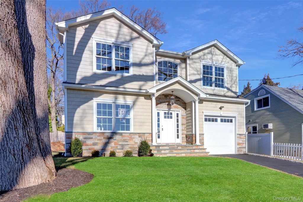 Photo of 9 Hickory Road, Bayville, NY 11709 (MLS # 902009)