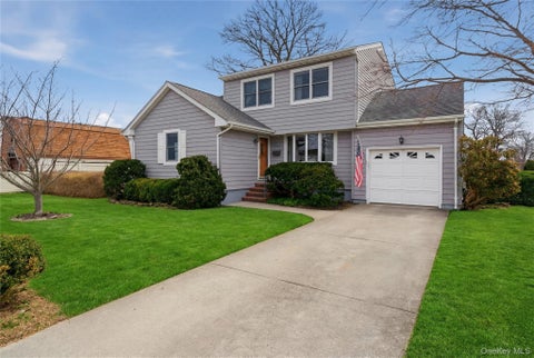 Homes For Sale - 219 E John Street<br/> Lindenhurst, NY 11757