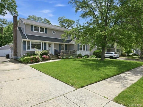 Homes For Sale - 955 Bruce Drive<br/> Wantagh, NY 11793
